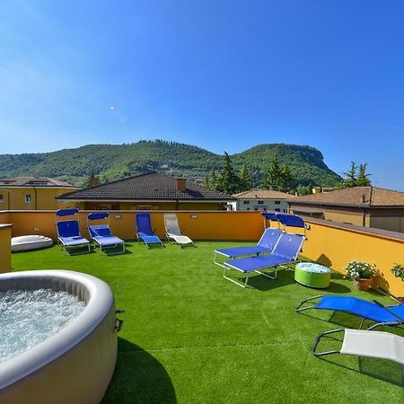 La Terrazza Sul Garda Hotel Exterior photo